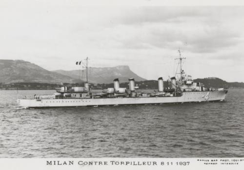 Contre-torpilleur "Milan" à bord duquel le général de Gaulle embarque à Brest, pour l'Angleterre, le 15 juin 1940, en tant qu'émissaire du président du conseil, Paul Reynaud. SHD-Brest 2 Fi 2317