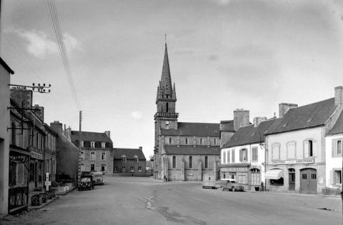 Le bourg et l'église [1950-1960] (27 Fi 1550)