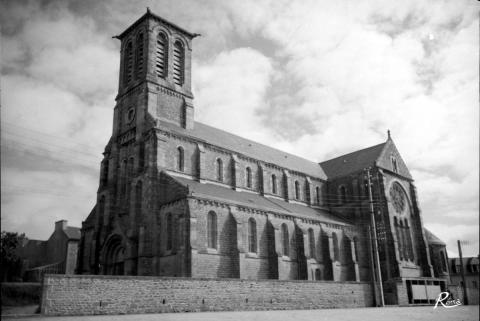 L'église [1950-1960] (27 Fi 2158)