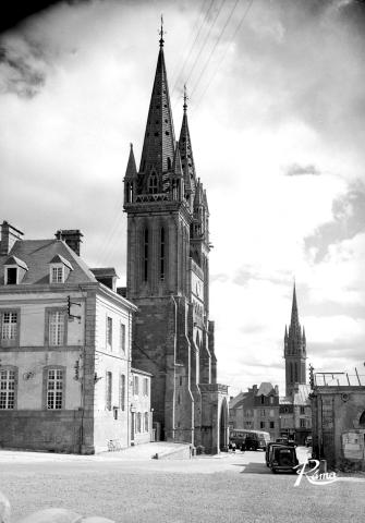 Saint-Pol-de-Léon. La cathédrale et le Kreisker (27 Fi 2249)