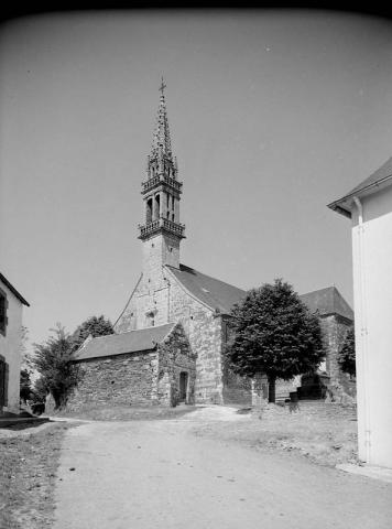 Spézet. L'église et l'ossuaire de la Rennaissance (27 Fi 2316)