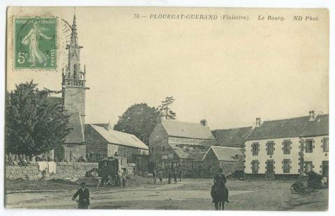 Plouégat-Guerrand. Le bourg (2 Fi 182/7)
