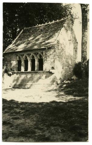 L'ossuaire de la chapelle [début XXe] (2 Fi 272/8)
