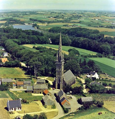 Plouvorn. La chapelle de Lambader vers 1975 (5 Fi 10/1)