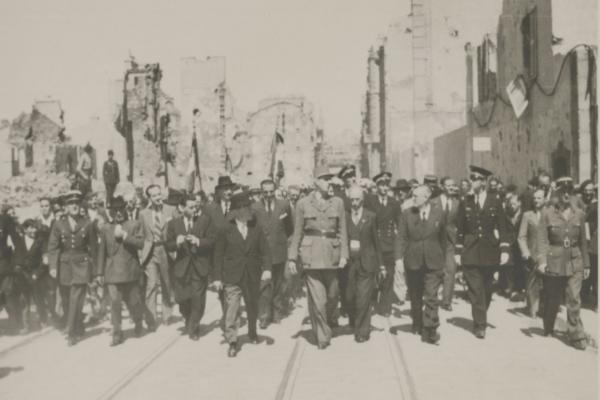 Visite du général de Gaulle à Brest le 21 juillet 1945.